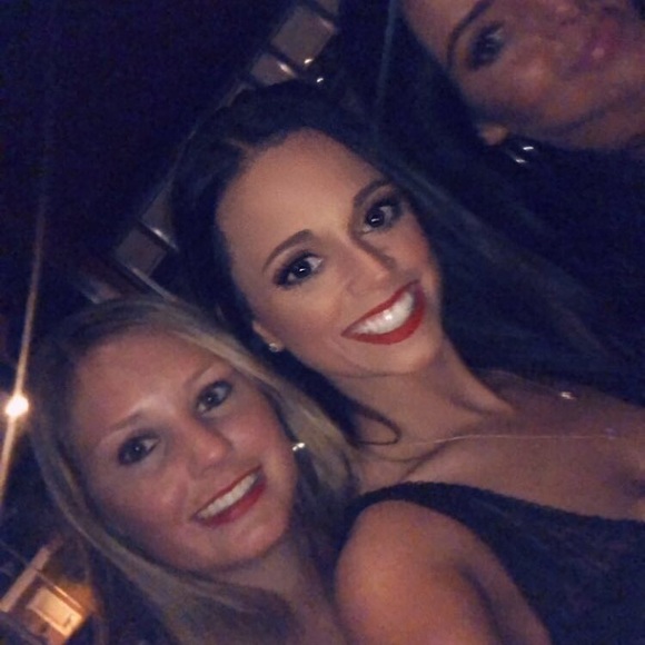 Meet your Posher, Amanda - Picture 2 of 7